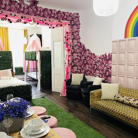 Seafront Party Houses For Hens, Stags & Groups Brighton Room photo
