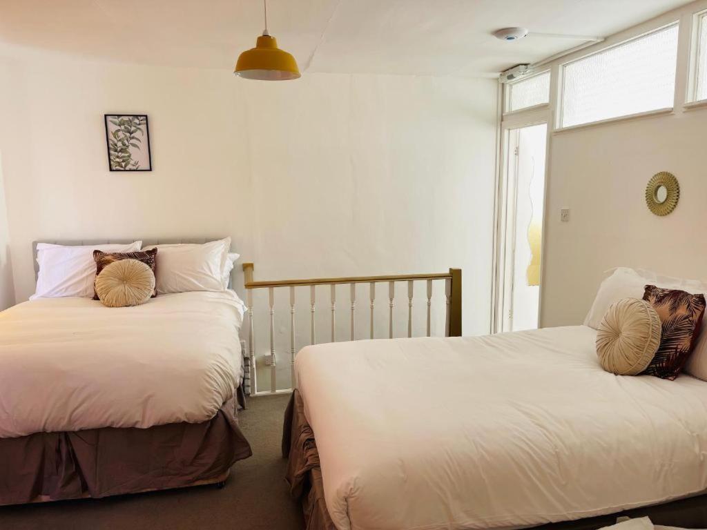 Seafront Party Houses For Hens, Stags & Groups Brighton Room photo