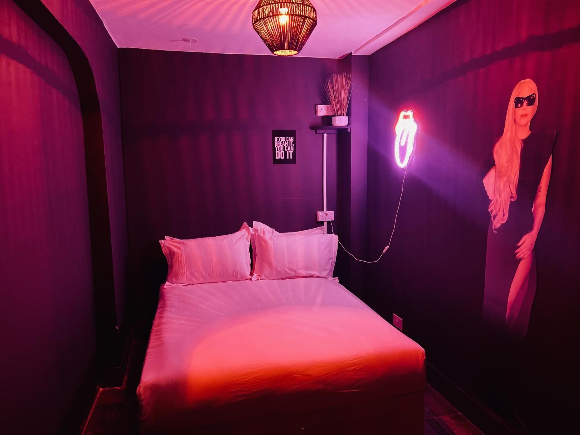 Seafront Party Houses For Hens, Stags & Groups Brighton Room photo