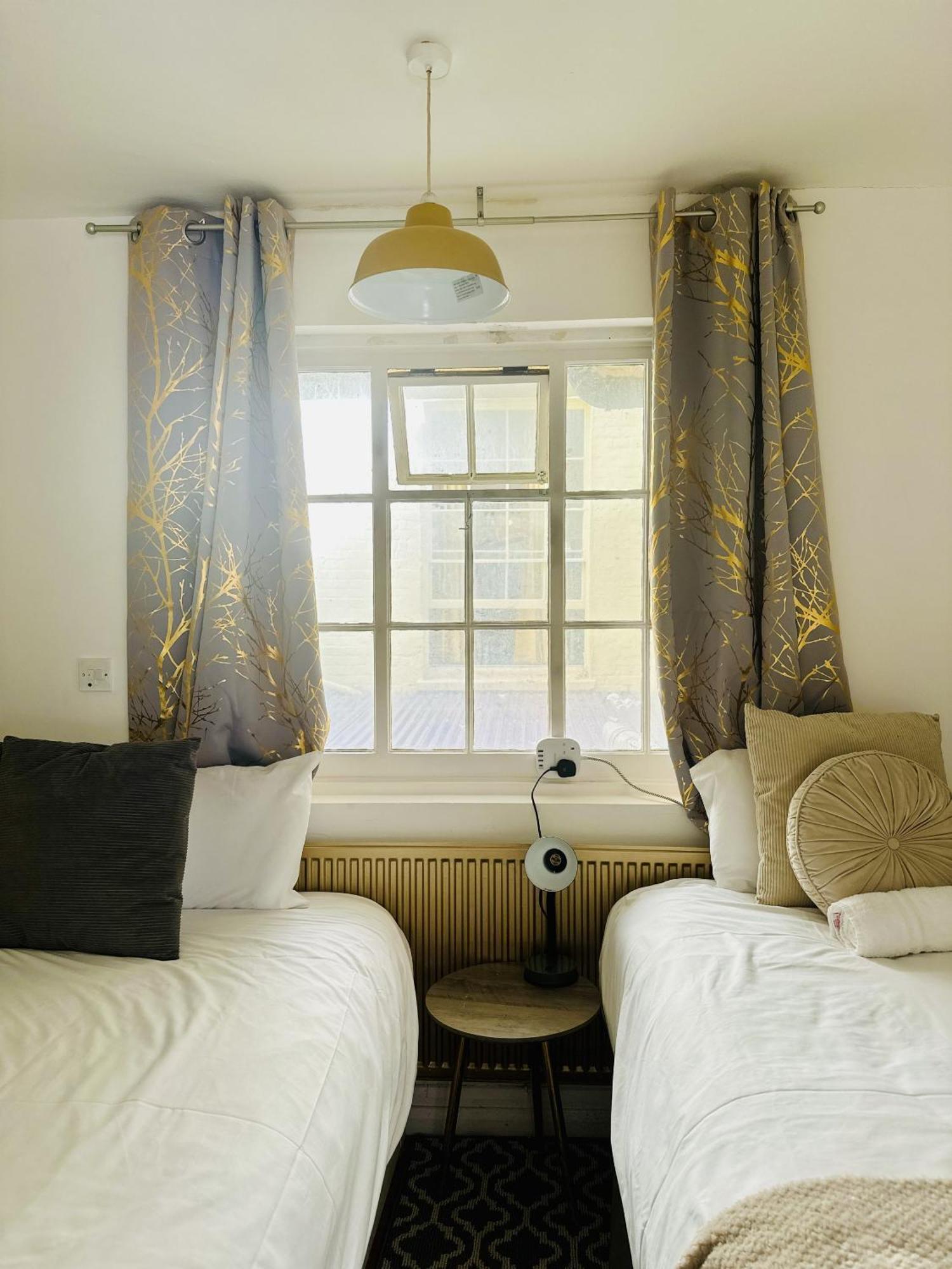Seafront Party Houses For Hens, Stags & Groups Brighton Room photo
